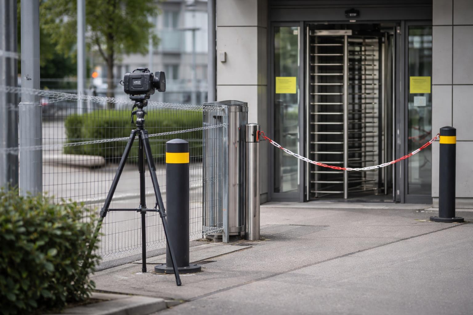 Redaktionelle Szene zum Thema „Bewachung vor Floridsdorfer Postfiliale: Warum der SB-Shop abgesichert wird“