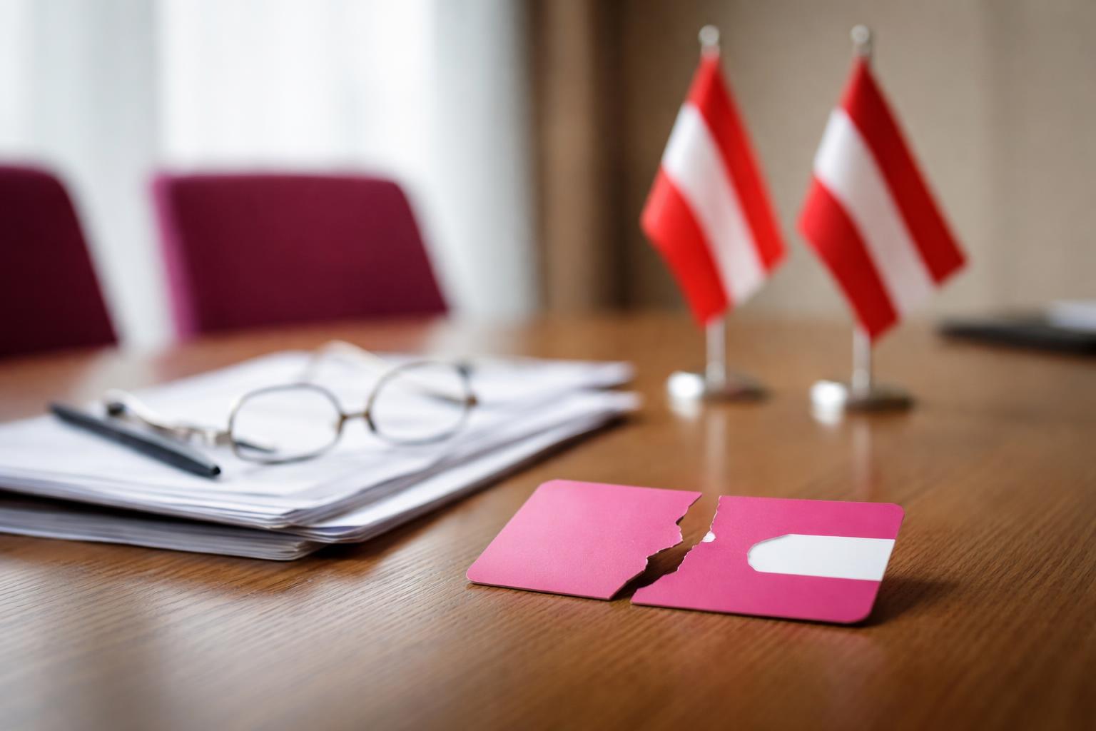 Redaktionelle Szene zum Thema „Heide Schmidt über Demokratie, Liberalismus und den Ausschluss von Veit Dengler“