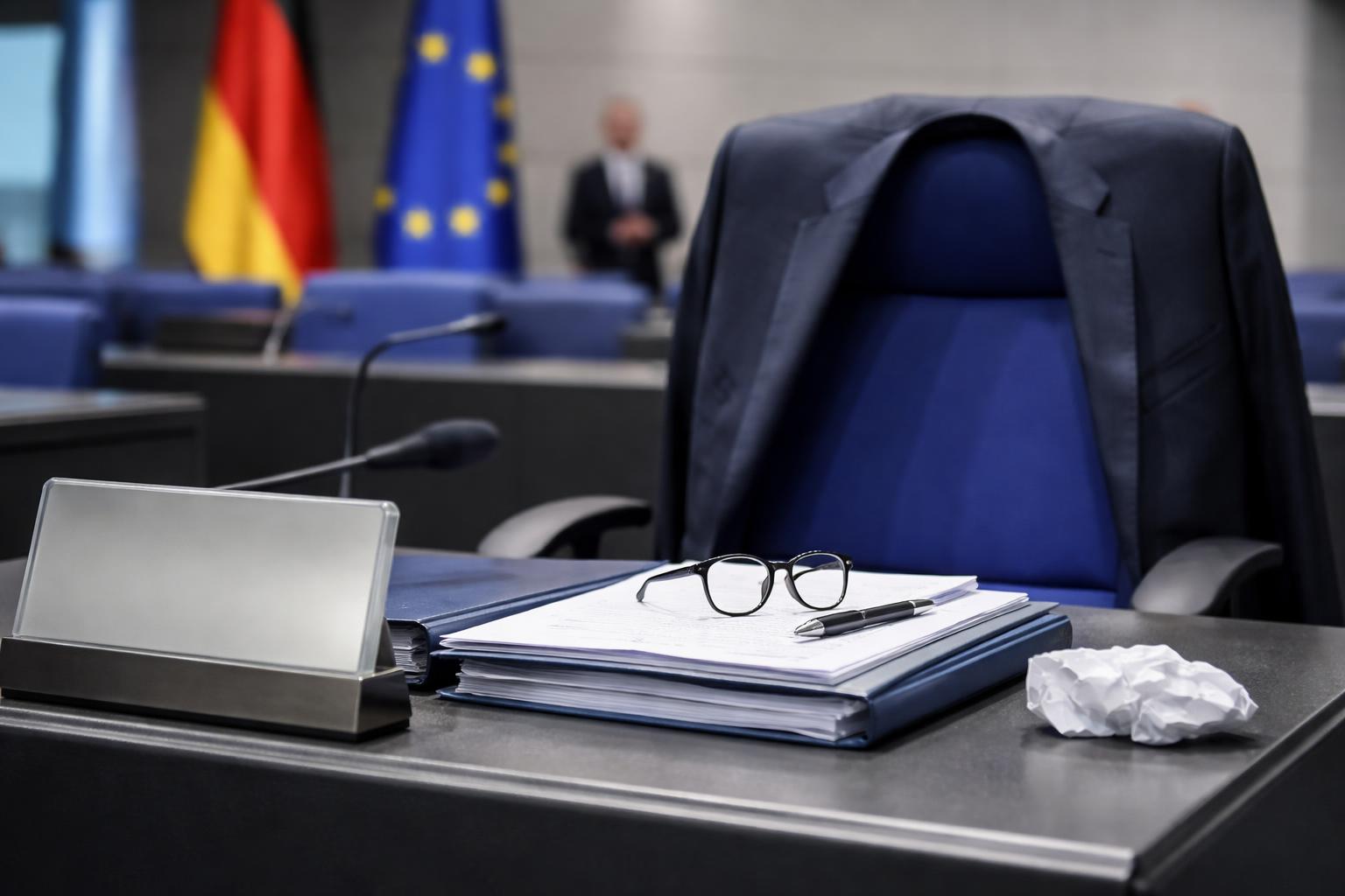 Redaktionelle Szene zum Thema „Spahn tritt als CDU/CSU-Fraktionschef nach Debatte um Leihmutter-Ehe zurück“