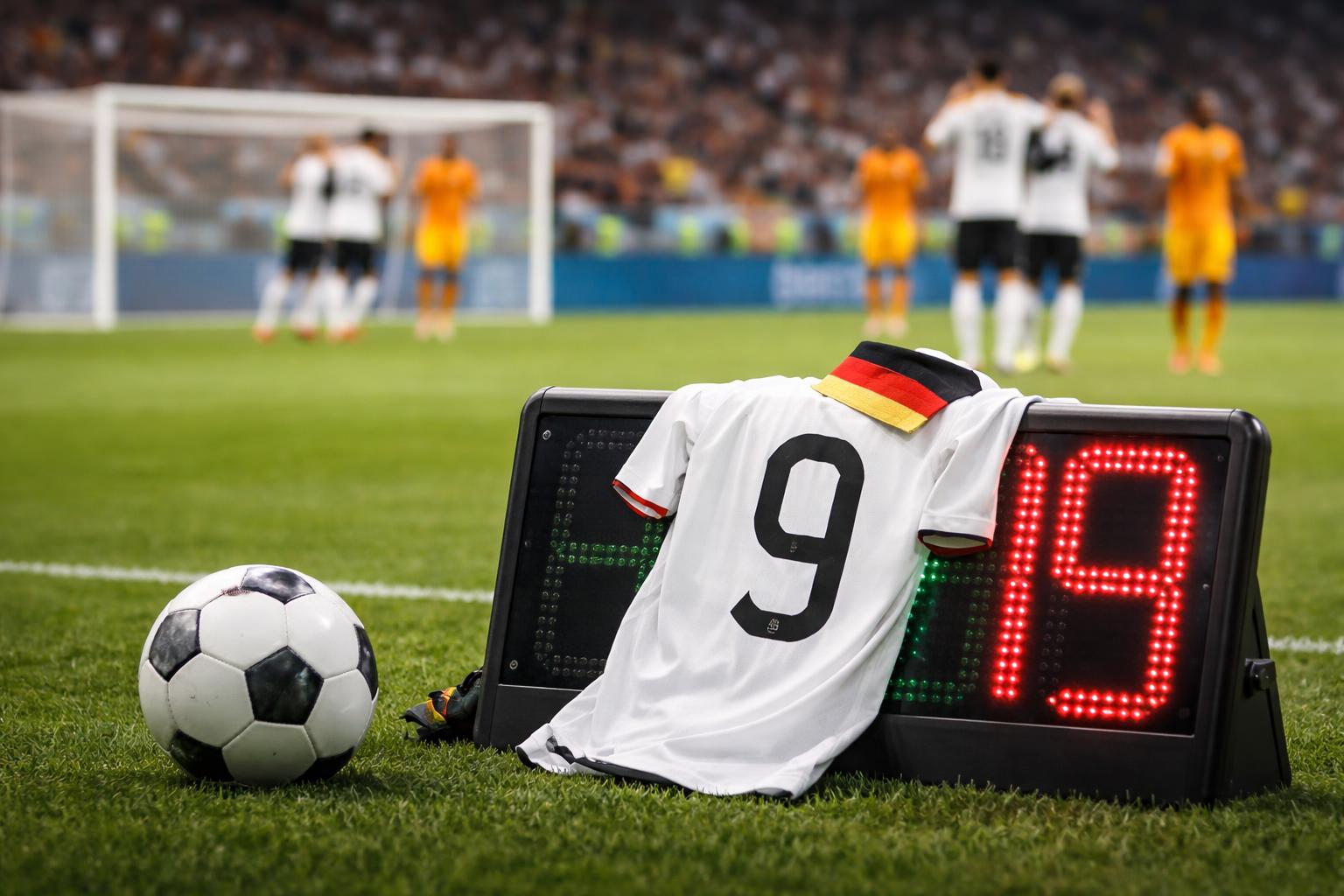 Redaktionelle Szene zum Thema „Undav trifft erneut als Joker und rückt in der WM-Bestenliste vor“