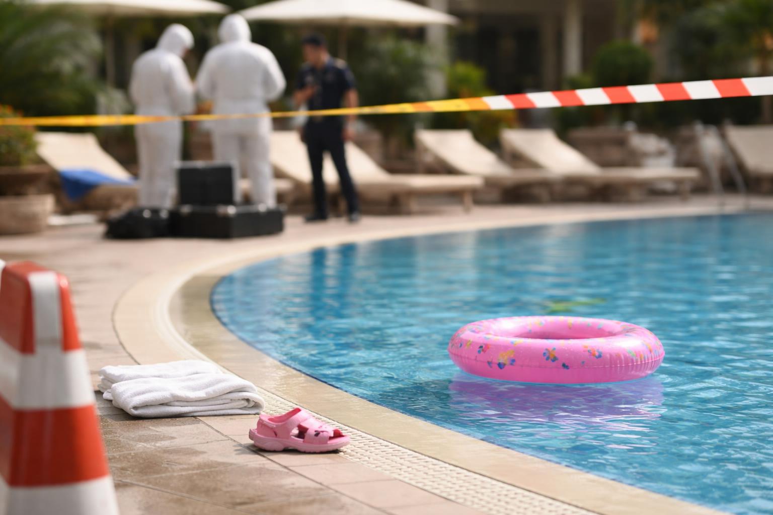 Redaktionelle Szene zum Thema „Vierjährige aus Österreich in Hotelpool ertrunken: Vater im Fokus der Ermittler“